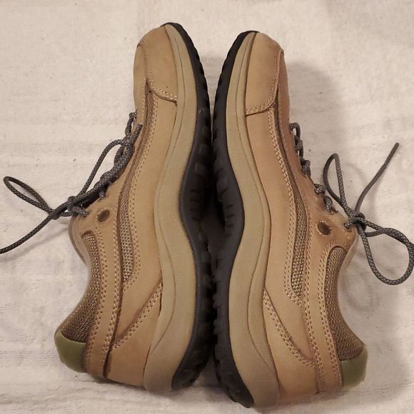 Easy Spirit women's smoother sneakers tan suede - Picture 6 of 8